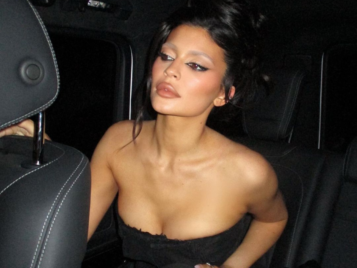 Kylie Jenner: Δες πώς υιοθετεί το bleached brows trend χρησιμοποιώντας κονσίλερ