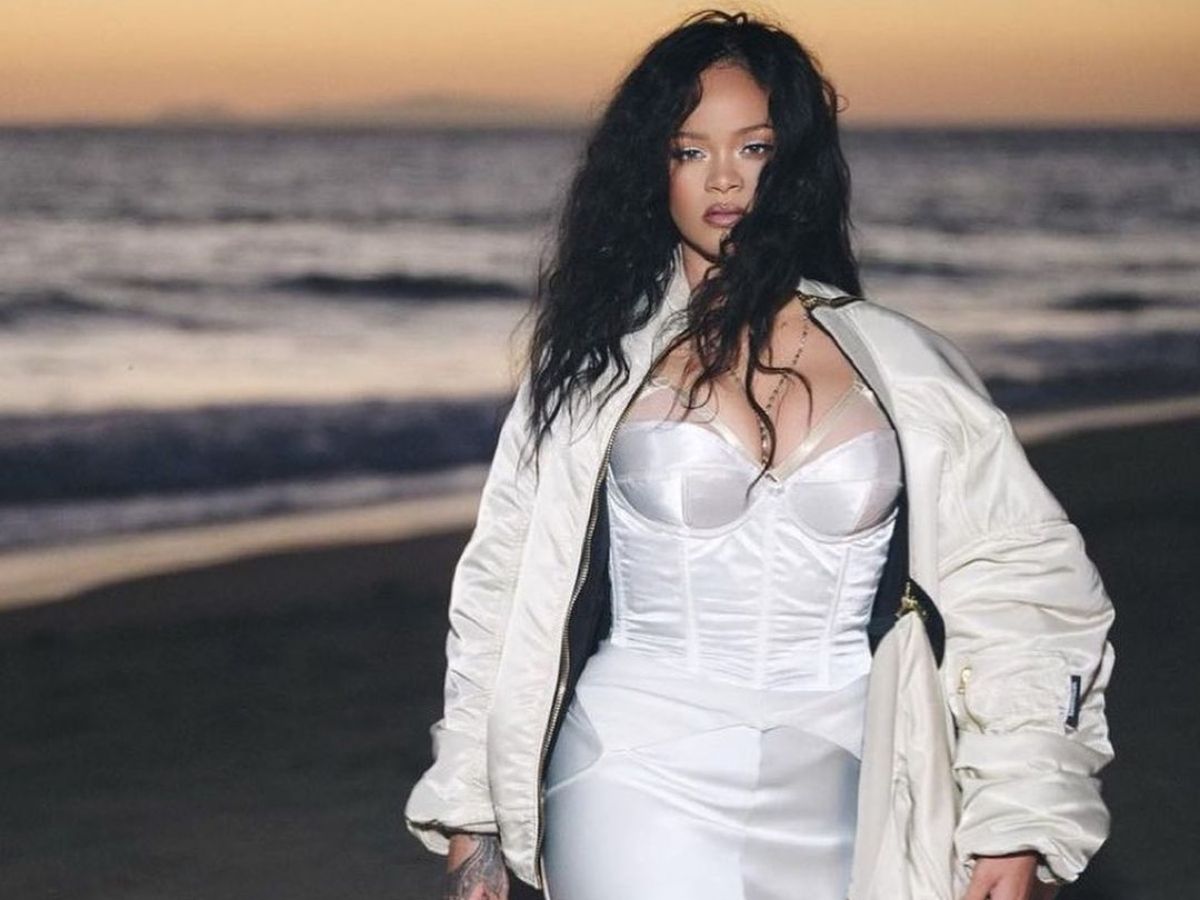 Χρυσές Σφαίρες 2023: To updo της Rihanna έγινε viral και η ίδια του έδωσε τον ωραιότερο τίτλο