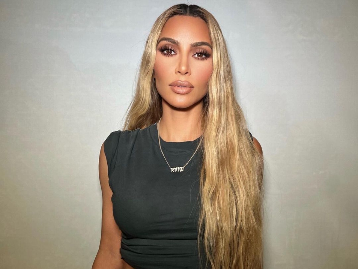 Kim Kardashian: Χρησιμοποιεί τα προϊόντα μακιγιάζ της αδερφής της Kylie με “τραγικό” τρόπο και γίνεται viral