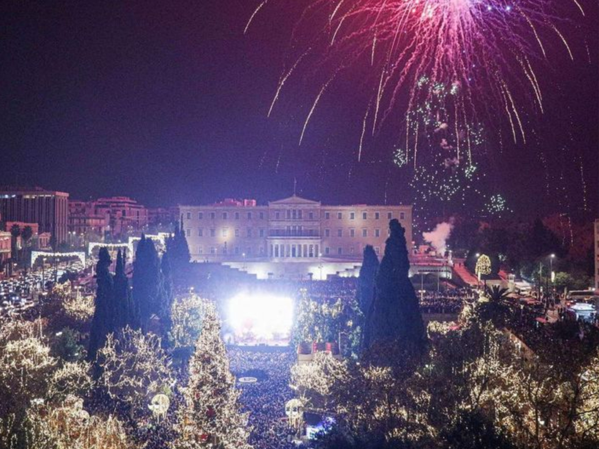 Πρωτοχρονιά 2023: Η Αθήνα υποδέχεται το νέο έτος! Όσα έγιναν στην αλλαγή του χρόνου στο Σύνταγμα