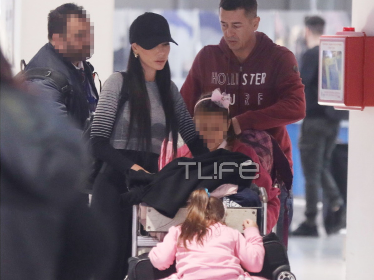 Αντώνης Σρόιτερ – Ιωάννα Μπούκη: Στο αεροδρόμιο με τις κόρες τους – Φωτογραφίες