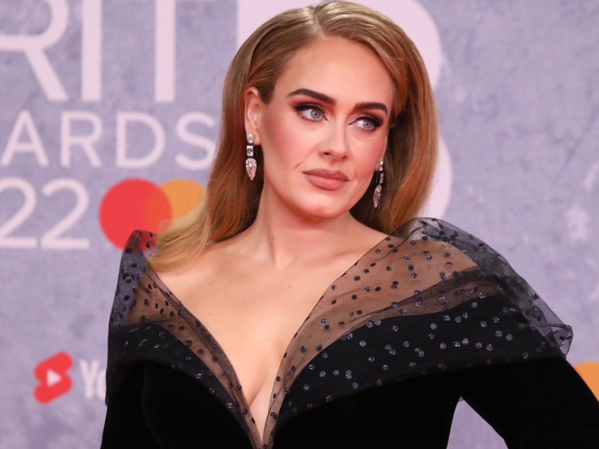 Το τηλεφώνημα της Adele στον σύντροφό της την ώρα που βρισκόταν σε live συνέντευξη