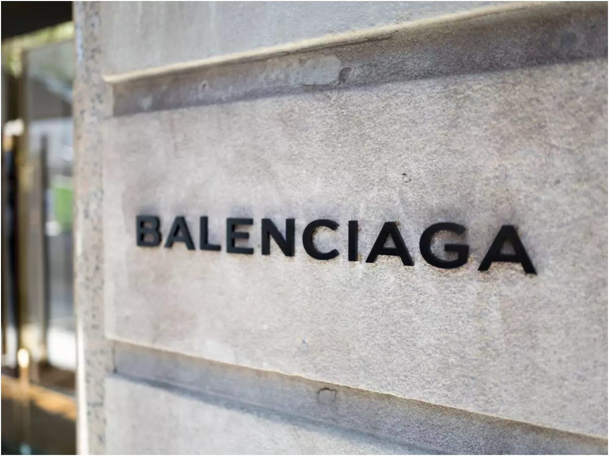 Balenciaga: Απαντά στο μεγάλο σκάνδαλο με μία φιλανθρωπική ενέργεια για παιδιά
