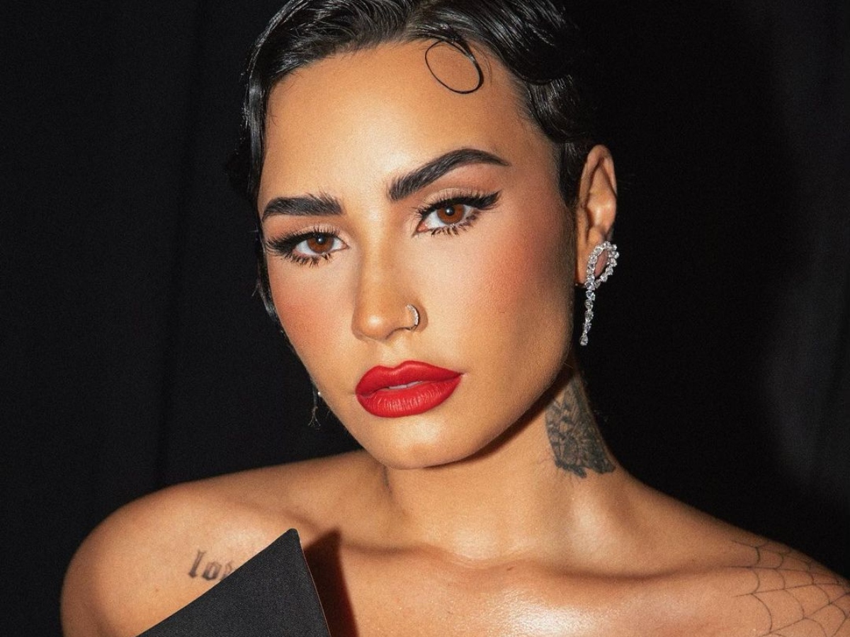 Demi Lovato: Δημιουργεί μόνη της το μακιγιάζ αποδεικνύοντας ότι είναι πολυτάλαντη