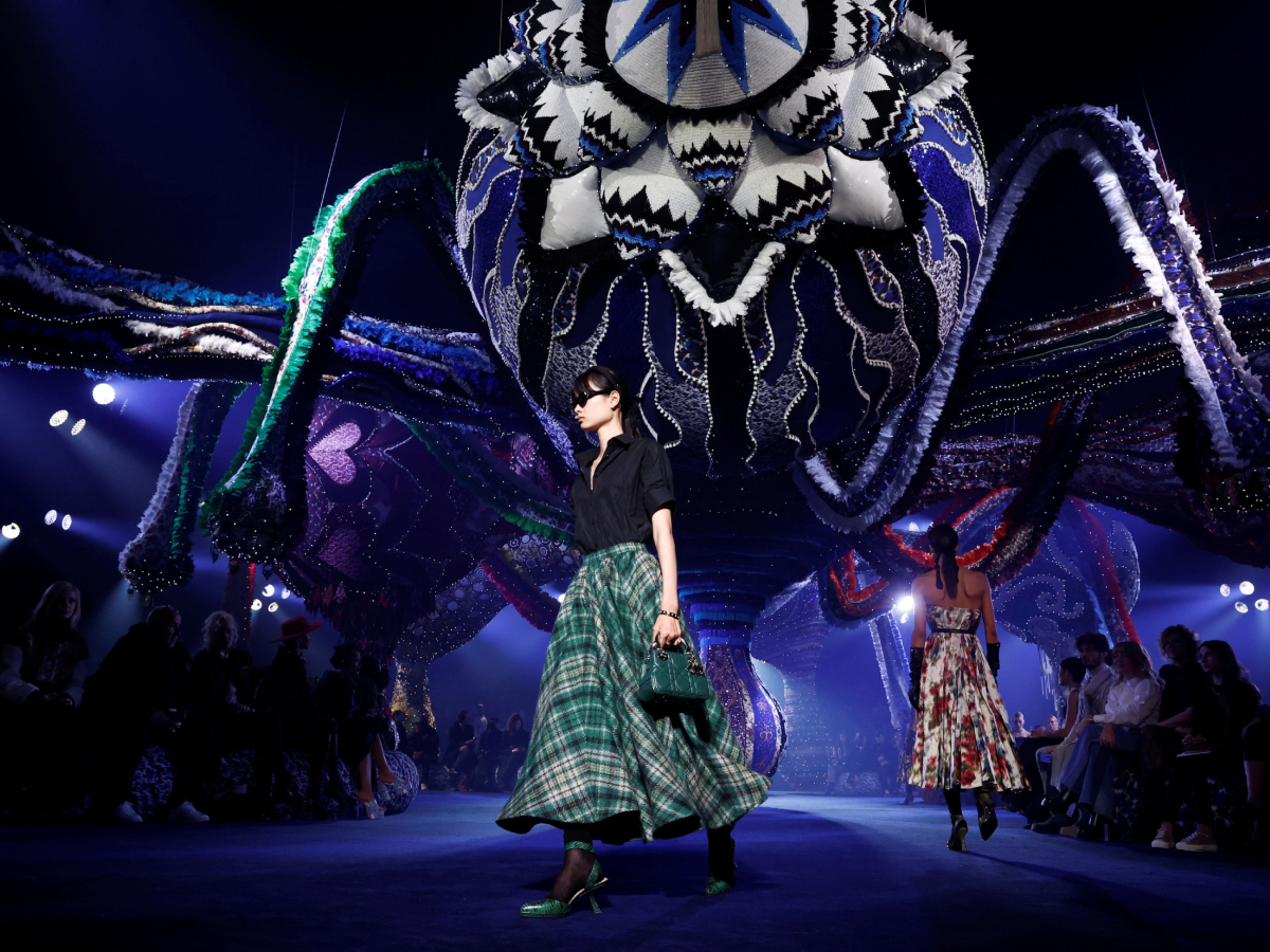 Το show του Dior στο Παρίσι έγινε σε ένα εκπληκτικό σκηνικό