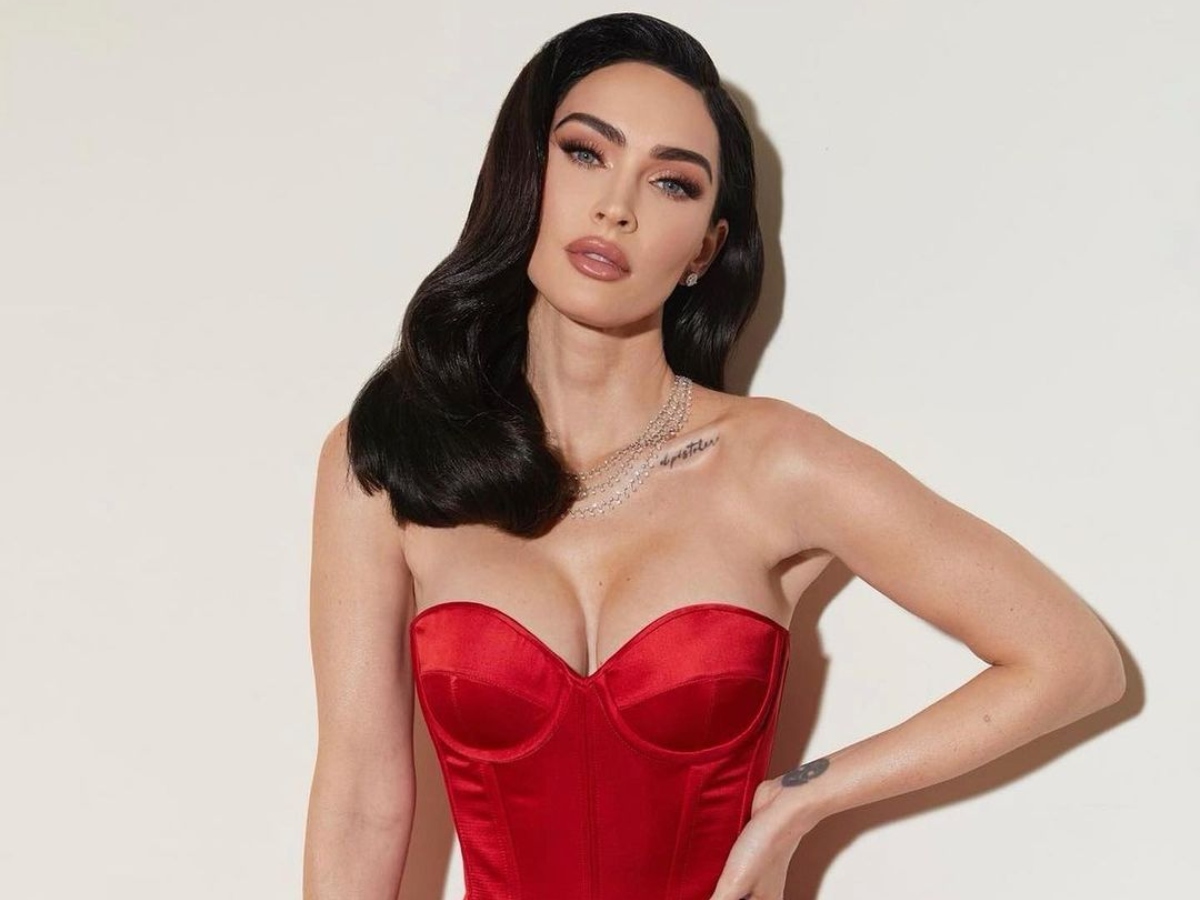 Grammy Awards 2023: Η Megan Fox με old school glam look που της ταιριάζει πολύ