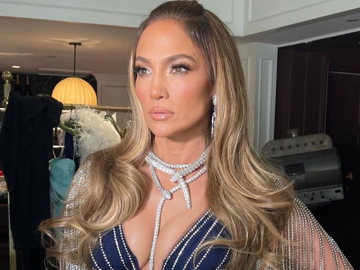 Jennifer Lopez: Το μανικιούρ της στα Grammy Awards 2023 συνδυάζει δύο μεγάλες τάσεις
