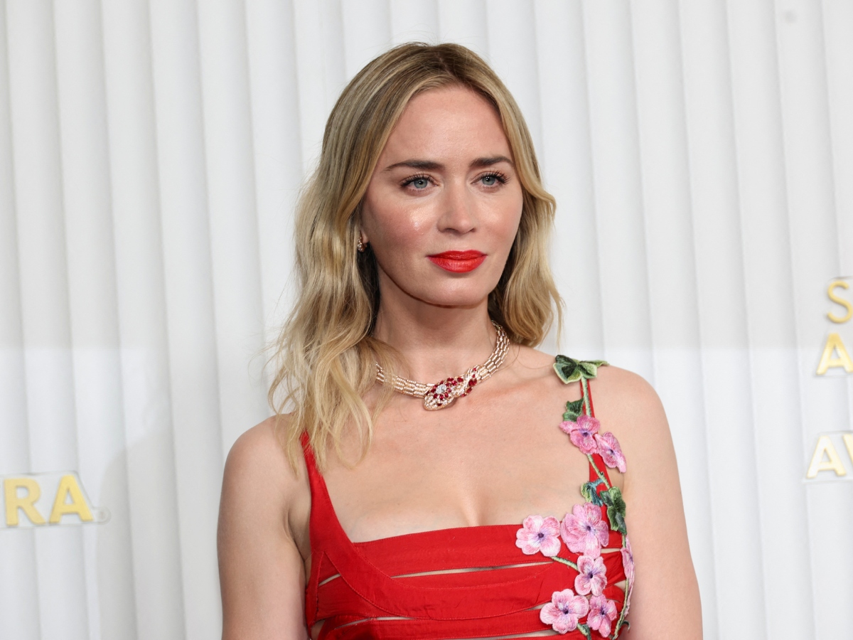 SAG Awards: Το matchy look της Emily Blunt έχει την απόλυτη old Hollywood glam πινελιά