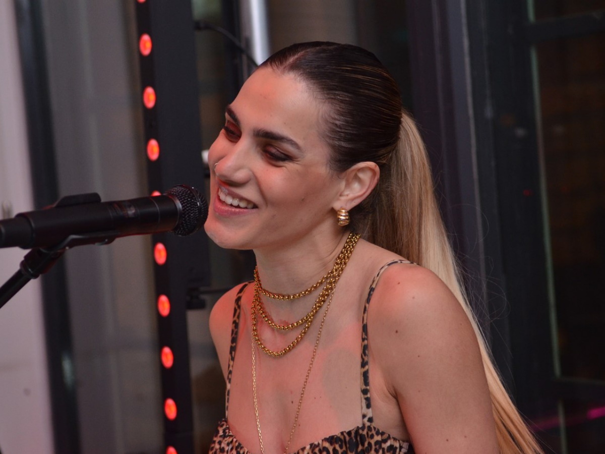 Aντωνία Καούρη: Παρουσίασε το ολοκαίνουργιο single της «Ως το τέλος» σε πάρτι με λαμπερούς καλεσμένους