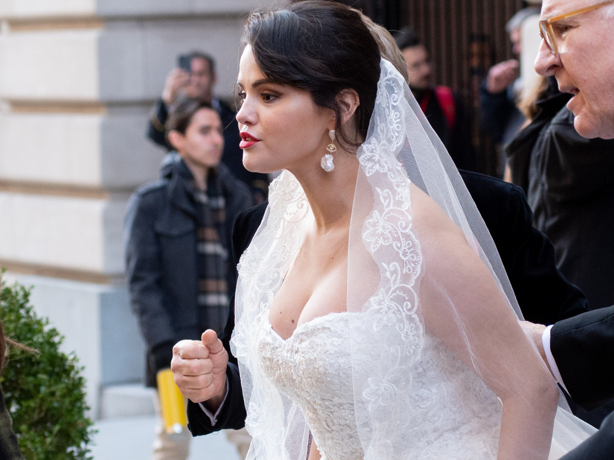 Selena Gomez: Η εντυπωσιακή εμφάνισή της με…νυφικό!