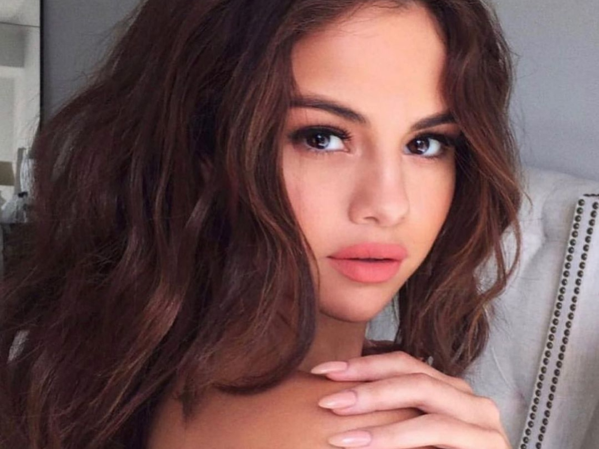 Ο nail artist της Selena Gomez αποκαλύπτει το αγαπημένο του ανοιξιάτικο μανικιούρ