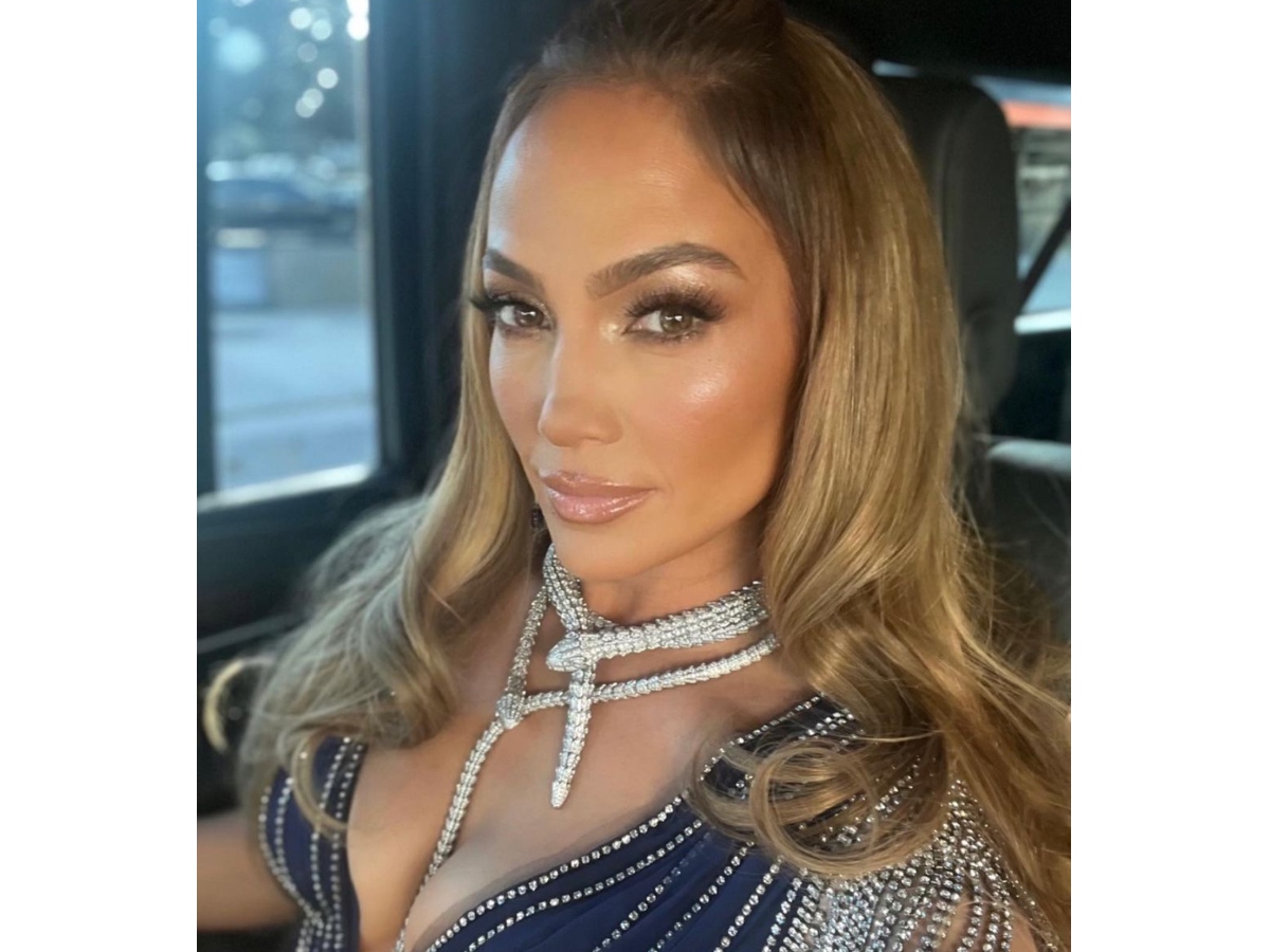 Jennifer Lopez: Χωρίς ίχνος μακιγιάζ αποκαλύπτει το μυστικό της λαμπερής επιδερμίδας της