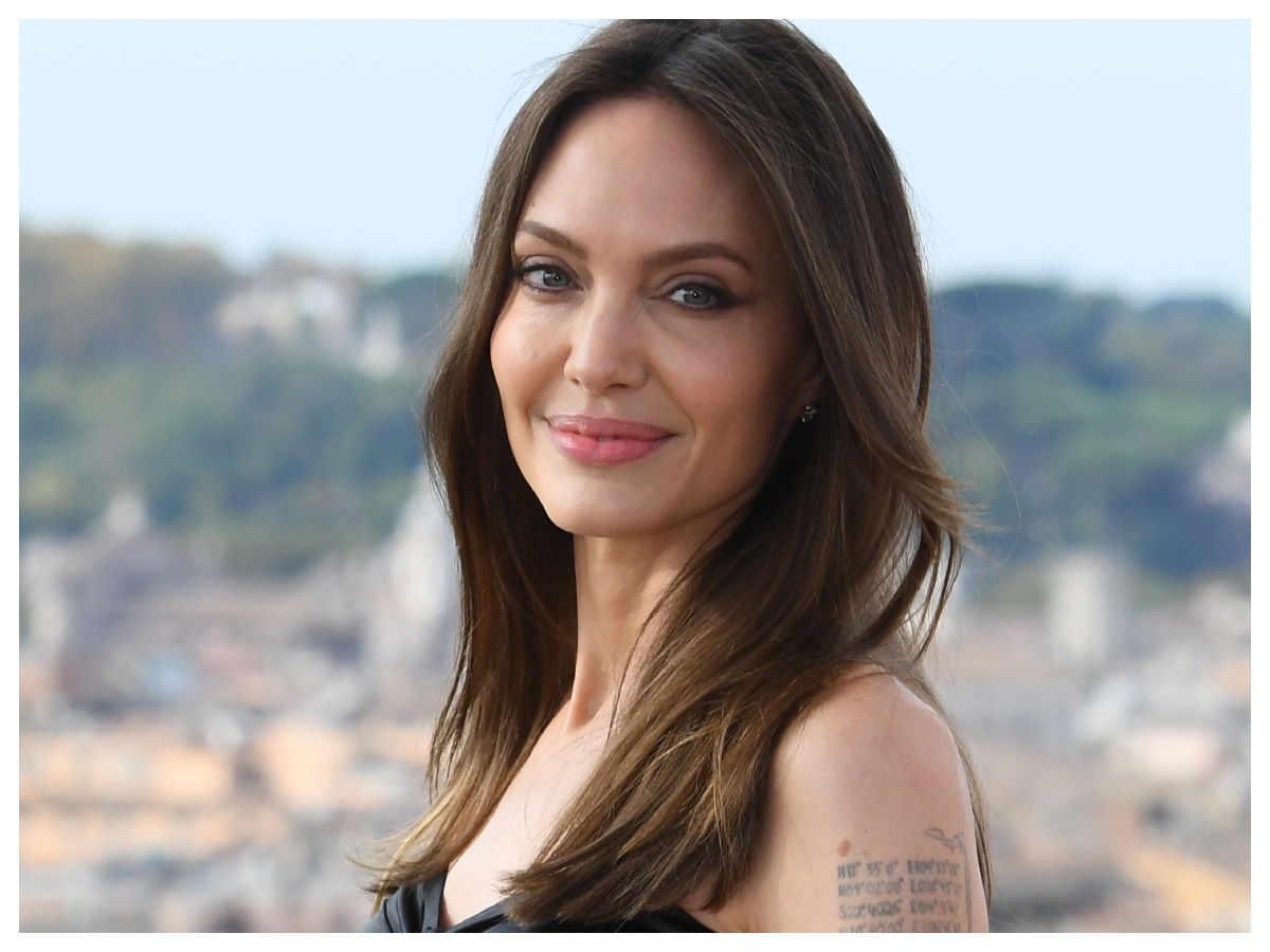 Angelina Jolie: Ετοιμάζει την δική της σειρά με ρούχα και κοσμήματα;