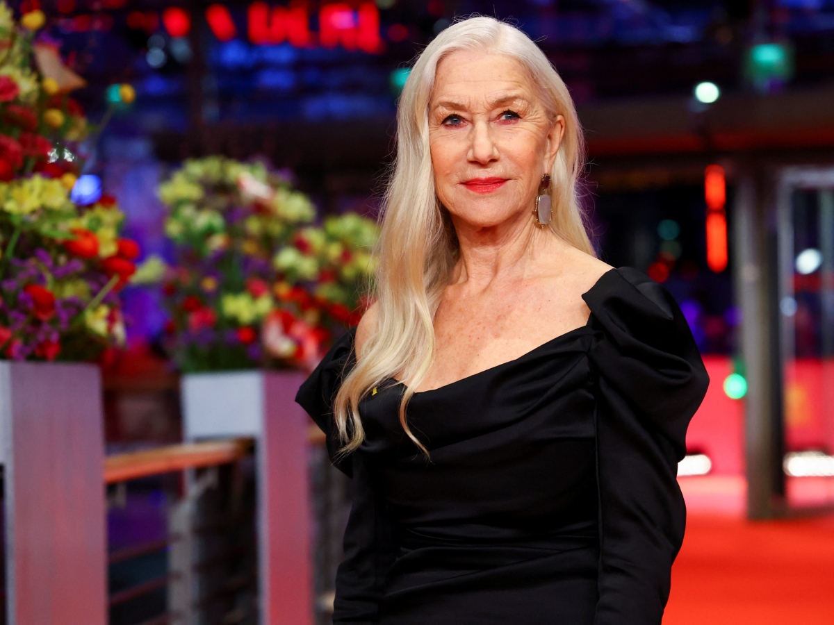 Helen Mirren: Με το τελευταίο της look αποδεικνύει ότι είναι το απόλυτο beauty icon