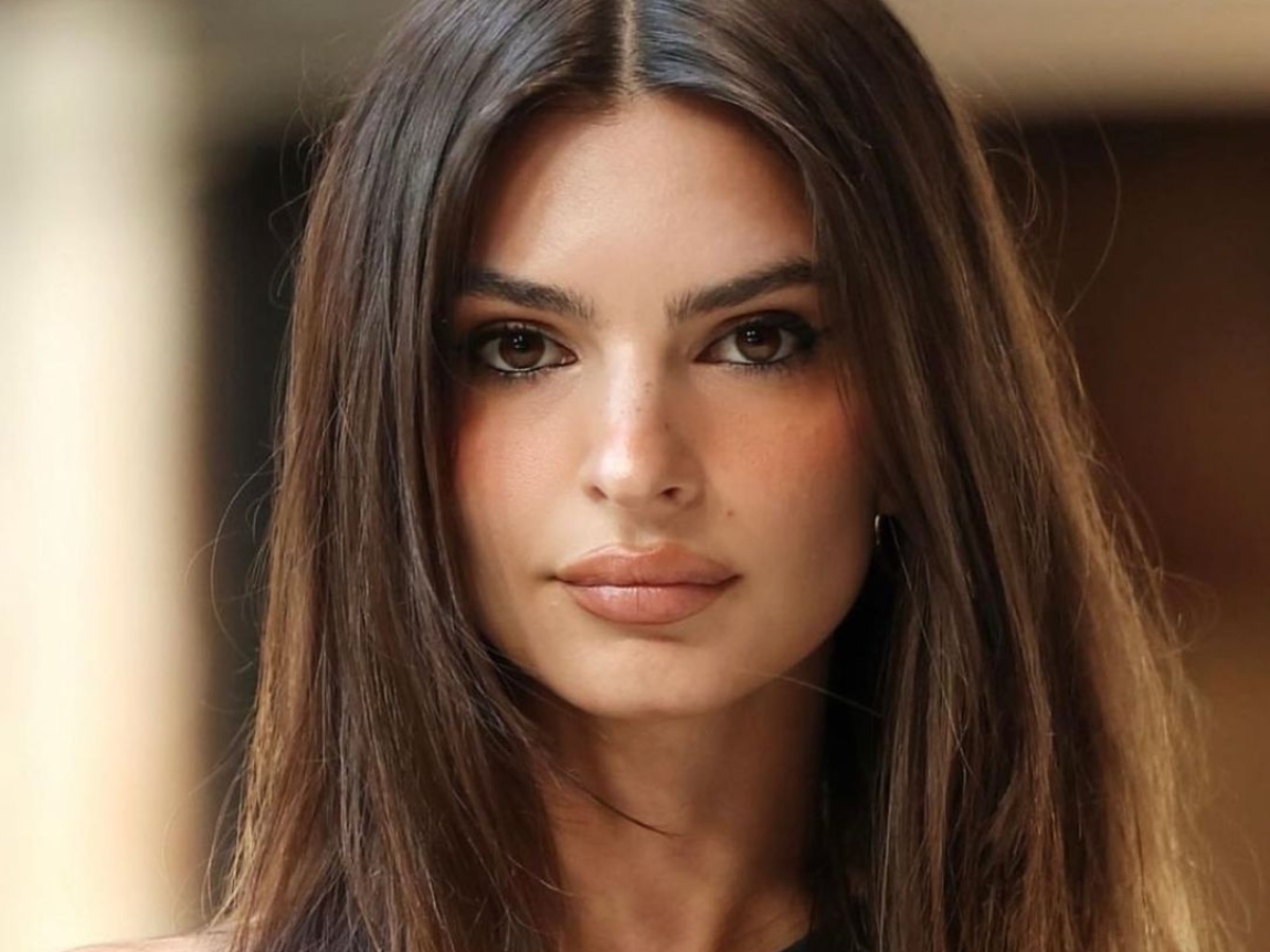 Emily Ratajkowski: Οι νέες της αφέλειες είναι ο πιο εύκολος τρόπος να ανανεωθείς τη φετινή Άνοιξη