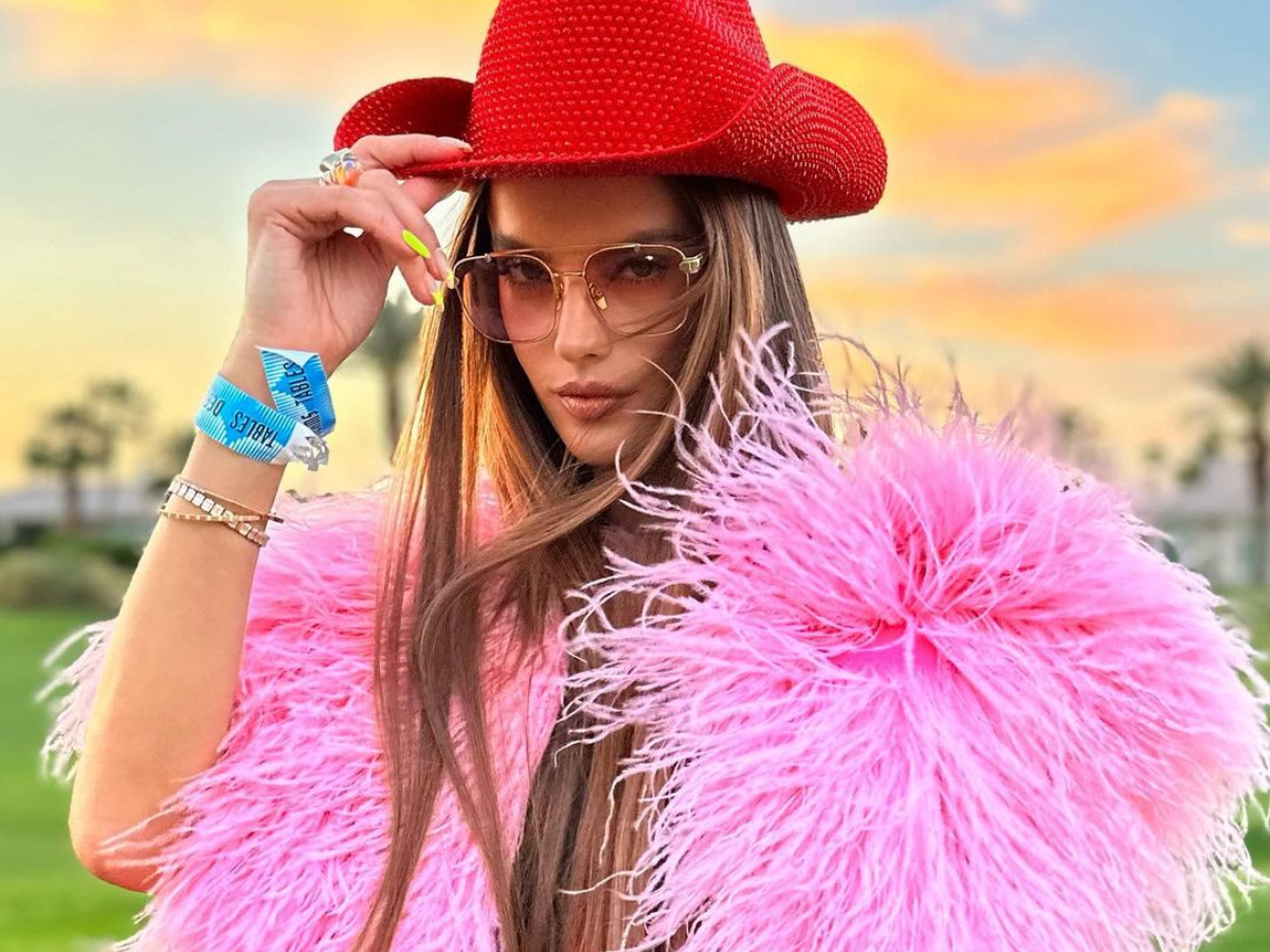 Coachella 2023: H Alessandra Ambrosio με look που τράβηξε όλα τα βλέμματα