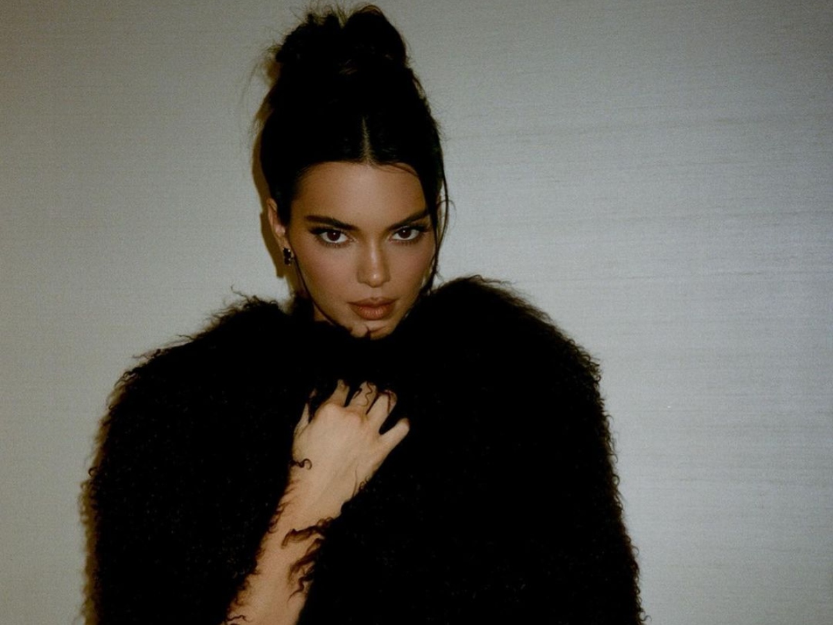 Kendall Jenner: Μόλις υιοθέτησε το “dusting” κούρεμα που είναι κατάλληλο για μακριά μαλλιά μόνο