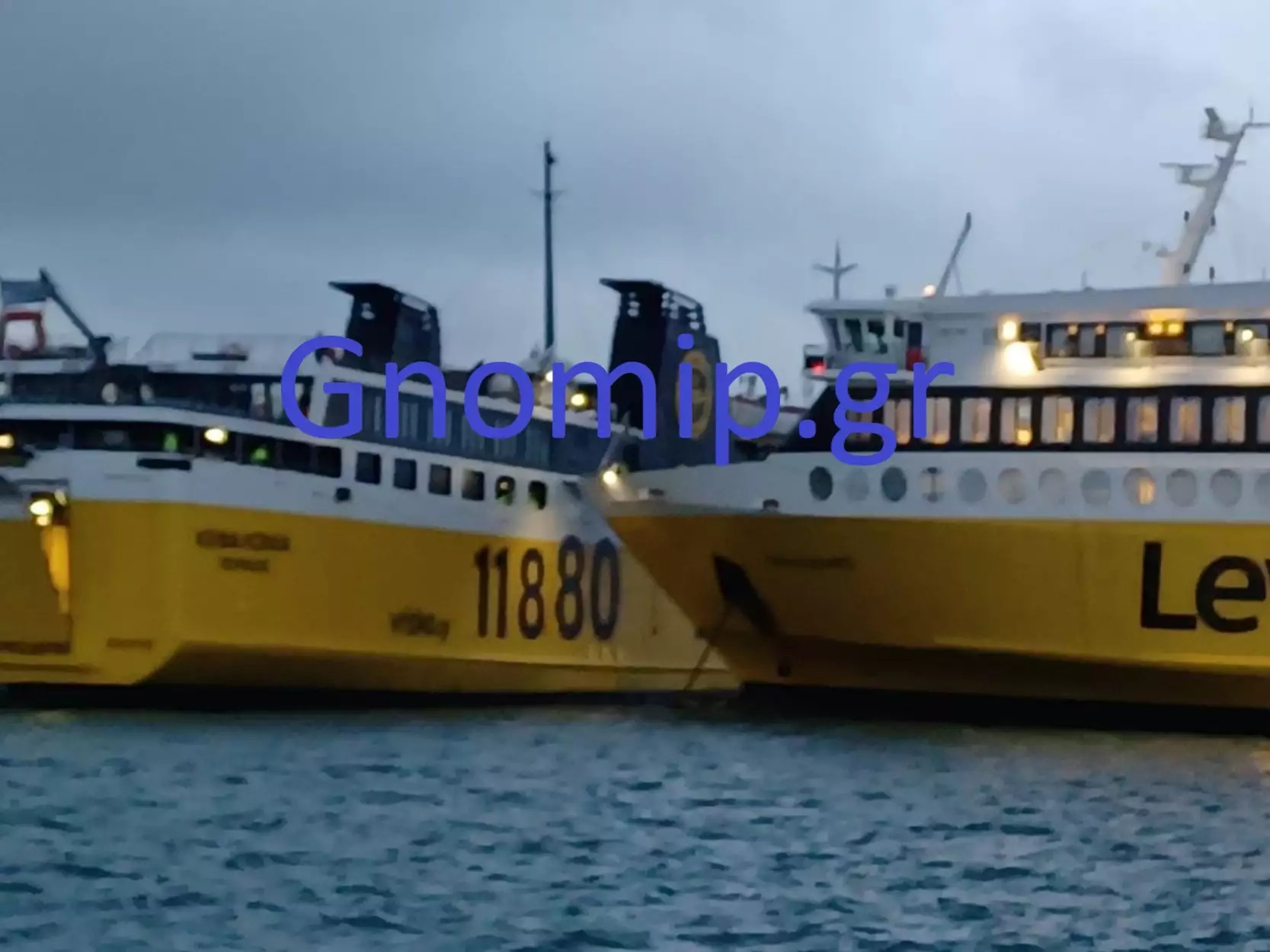 Σύγκρουση πλοίων στο λιμάνι της Κυλλήνης: Μόνο υλικές ζημιές – Μεγάλη η ταλαιπωρία για τους επιβάτες