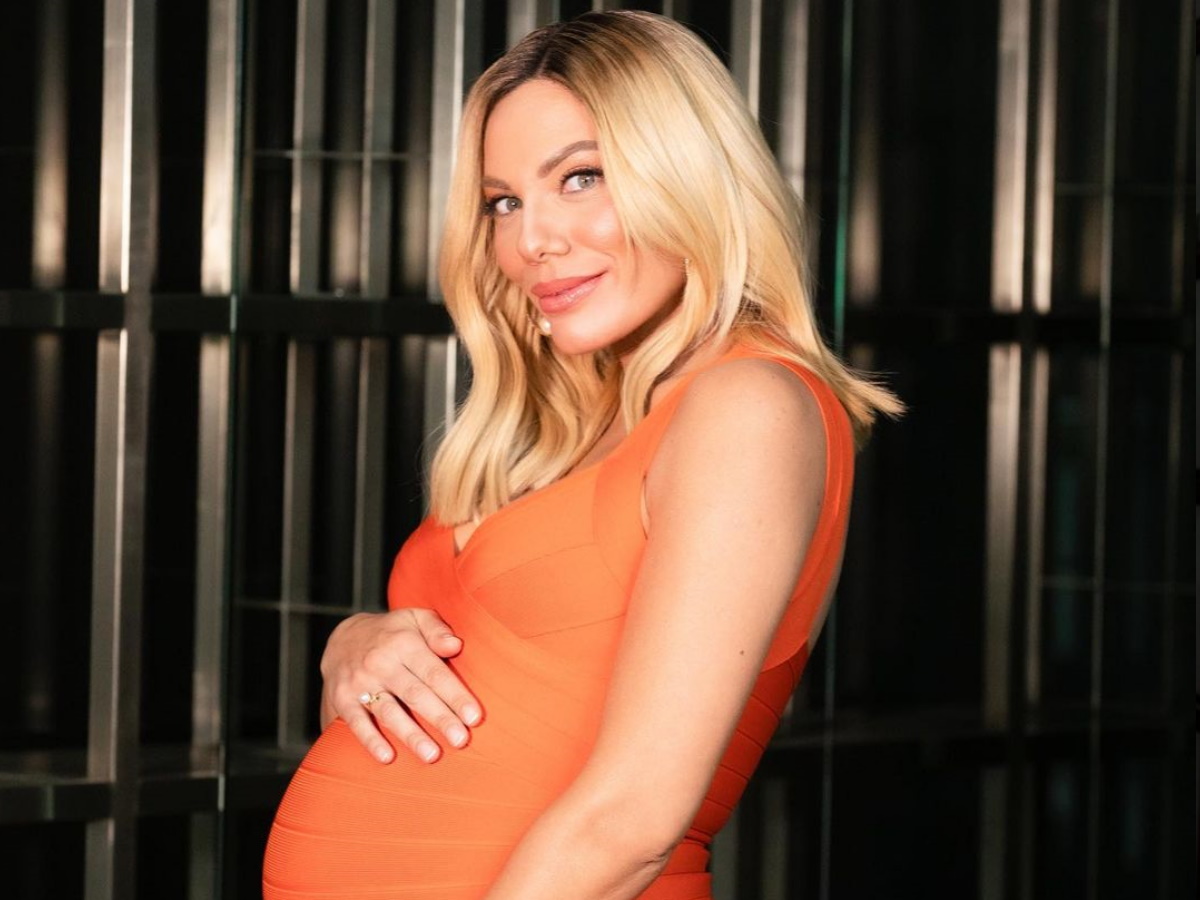 Ιωάννα Μαλέσκου: Ποζάρει με φουσκωμένη κοιλιά στον 9ο μήνα της εγκυμοσύνης της – Φωτογραφίες