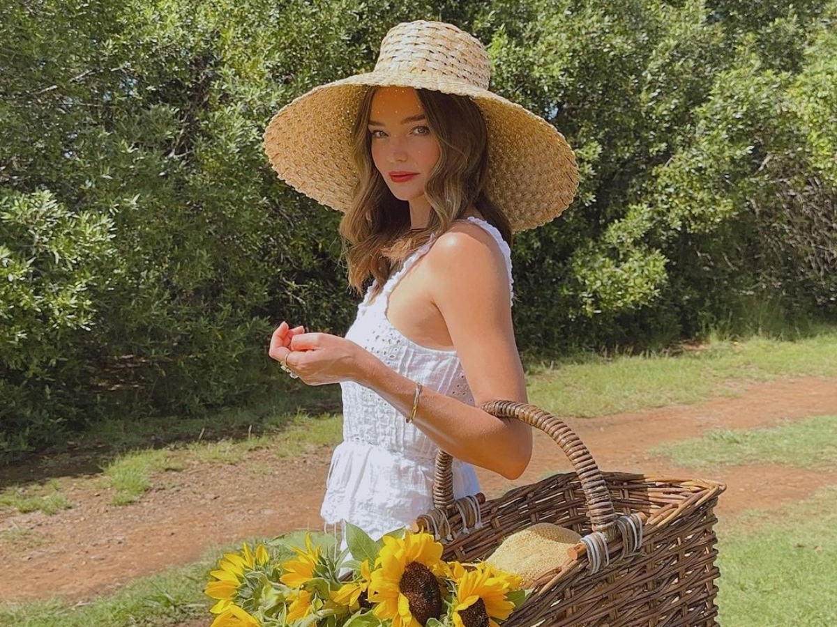 Miranda Kerr: Το μυστικό της για sun-kissed και δροσερά ζυγωματικά