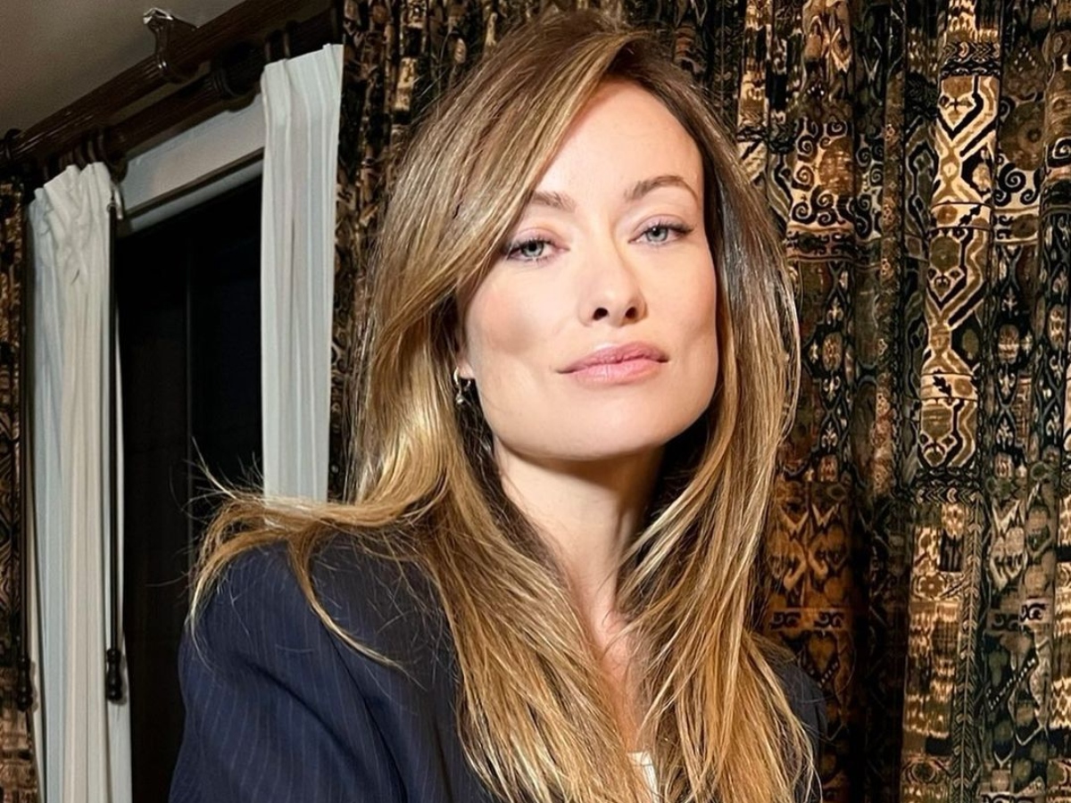 Olivia Wilde: Το smokey eyes που υιοθέτησε έχει την πιο κομψή απόχρωση της Άνοιξης