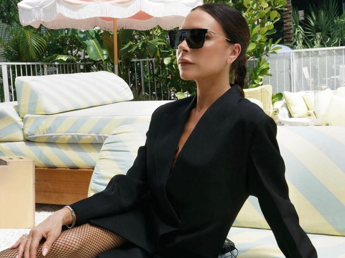 Blazer dress: H Victoria Beckham βρήκε το αγαπημένο της φόρεμα