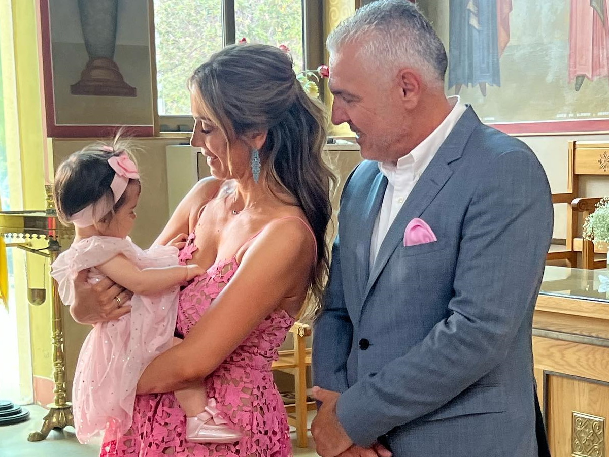 Δήμητρα Λαζαράτου: Σύσσωμη η ελληνική showbiz στη βάφτιση της κόρης της γνωστής pr manager – Φωτογραφίες