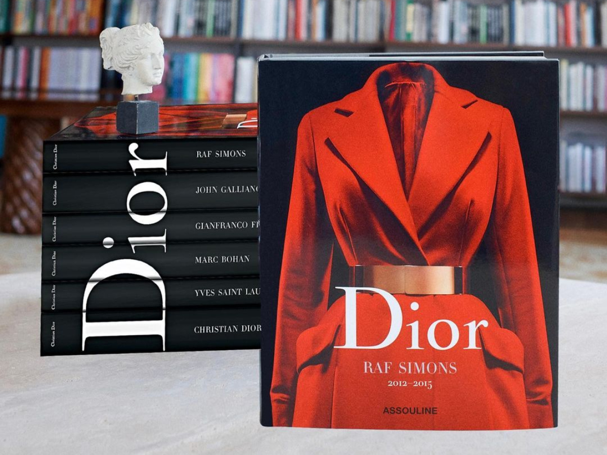 Christian Dior: Το βιβλίο που αναδεικνύει την σημαντική δουλειά του Raf Simons στον οίκο