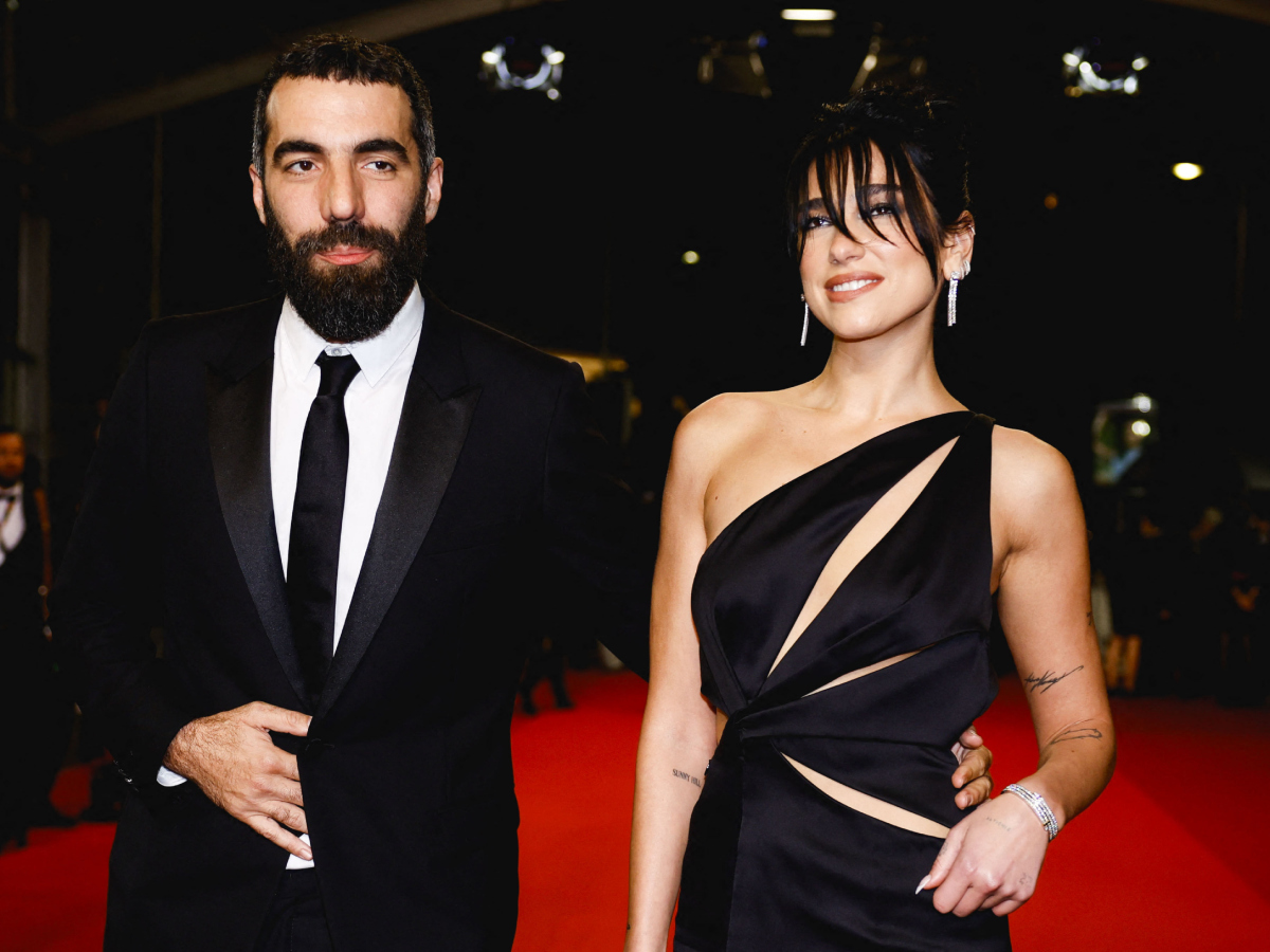 Dua Lipa: Πρώτη κοινή red carpet εμφάνιση με τον Romain Gavras στις Κάννες -Τι φόρεσε