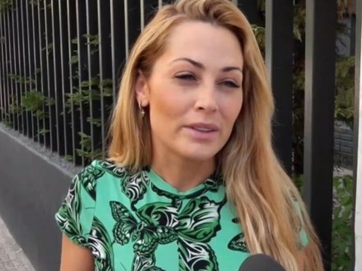 Ελένη Βουλγαράκη: Η απάντησή της για το συμβάν στον γάμο του Μουζουράκη με την ρεπόρτερ του «Χαμογέλα και Πάλι»