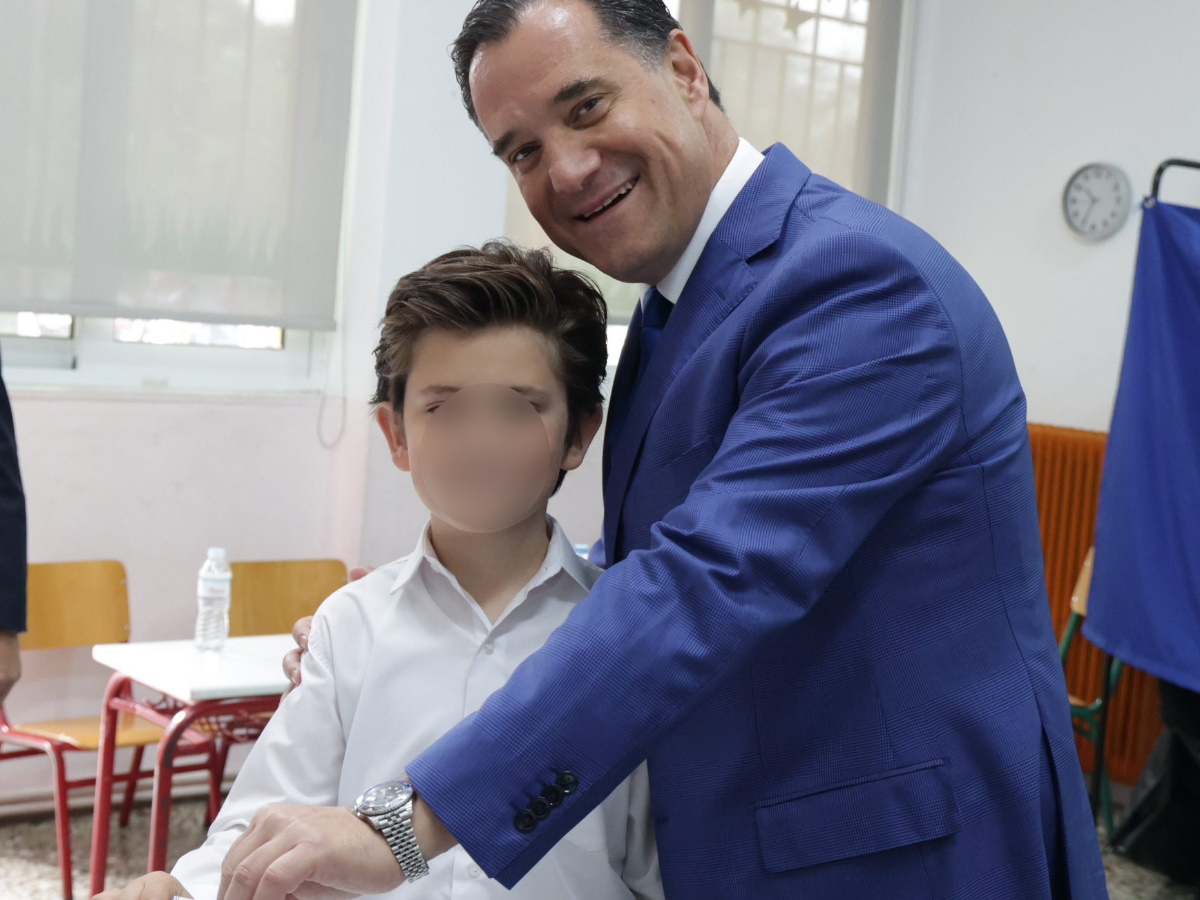 Εκλογές 2023 – Άδωνις Γεωργιάδης: Ψήφισε στην Εκάλη με σύσσωμη την οικογένειά του στο πλευρό του – Φωτογραφίες