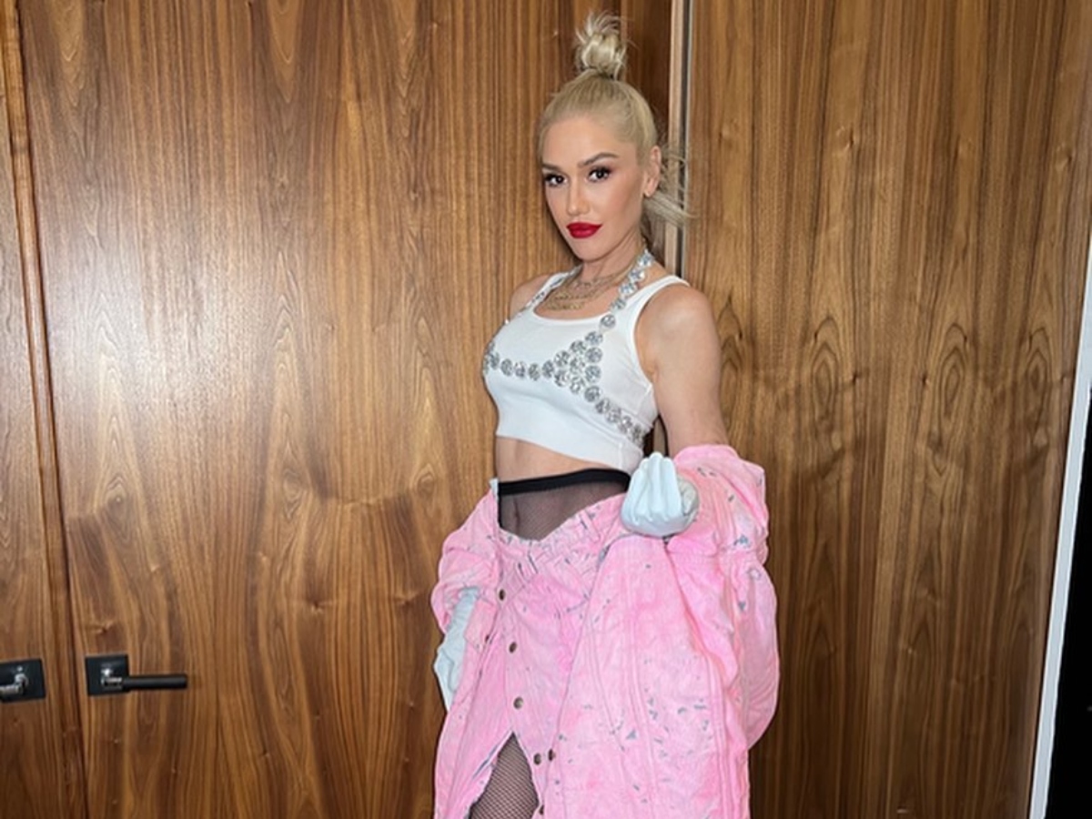 Gwen Stefani: Φόρεσε το girlie αξεσουάρ μαλλιών που αναβαθμίζει ακόμη και το πιο απλό χτένισμα