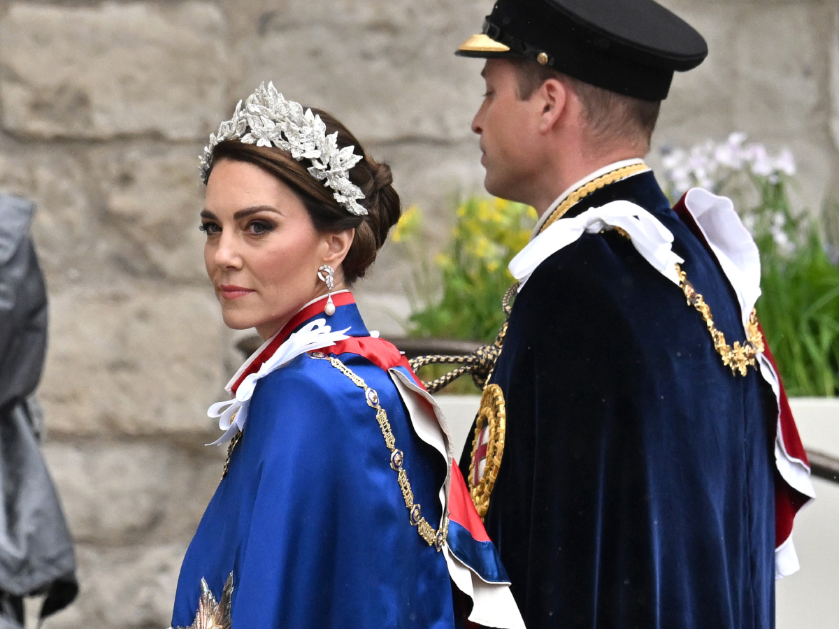 Βασιλιάς Κάρολος: H Κate Middleton με βασιλική εμφάνιση κέρδισε τις εντυπώσεις