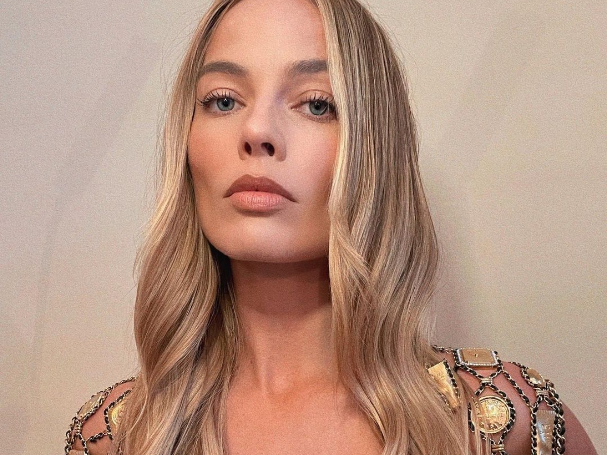 Margot Robbie: Το μανικιούρ της έχει το πιο ρομαντικό και σοφιστικέ χρώμα του Μάη