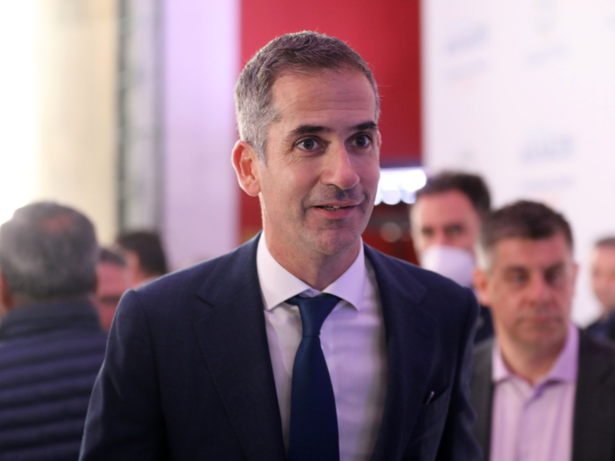 Κώστας Μπακογιάννης: «Μάνα Ντόρα έλα με φόρα» – Έτσι τρόλαρε την Πόπη Τσαπανίδου