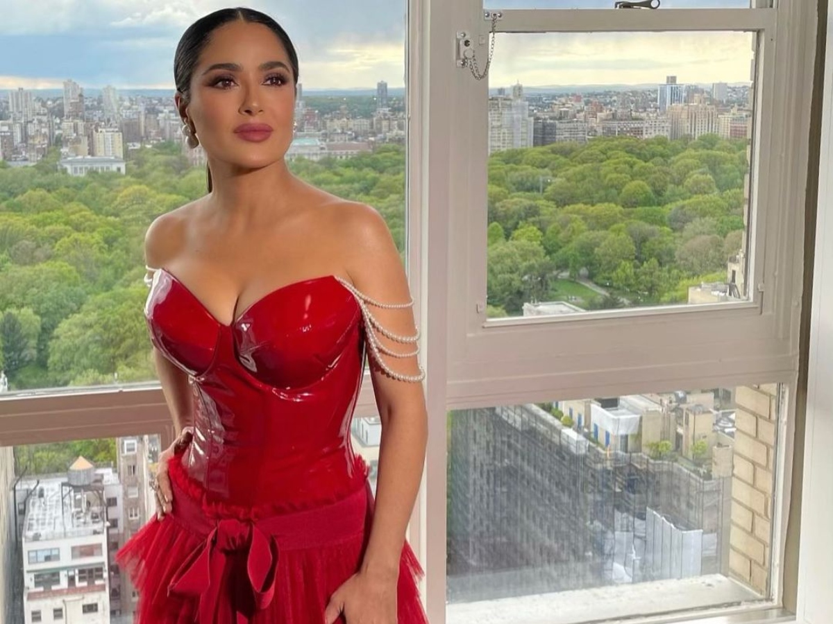 Salma Hayek: Το νέο της hair look είναι μια ωδή στην Jackie O