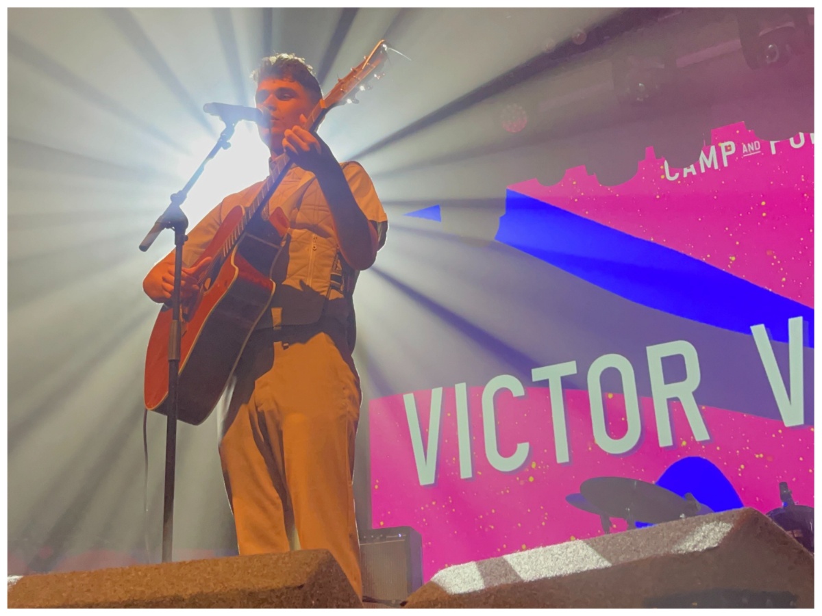 Eurovision 2023: Η εμφάνιση του Victor Vernicos στο κατάμεστο Euroclub