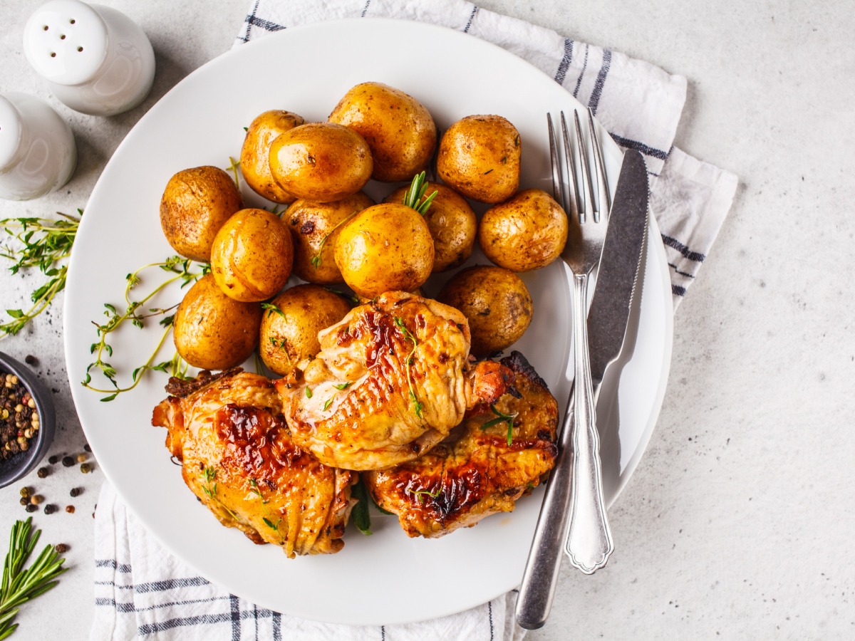 Συνταγή για κοτόπουλο με πατάτες στο φούρνο