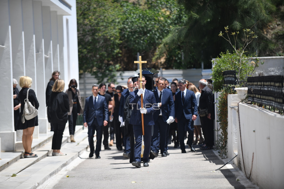 Νόνικα Γαληνέα: Το τελευταίο αντίο στο Α' Νεκροταφείο Αθηνών - Συντετριμμένες οι κόρες της