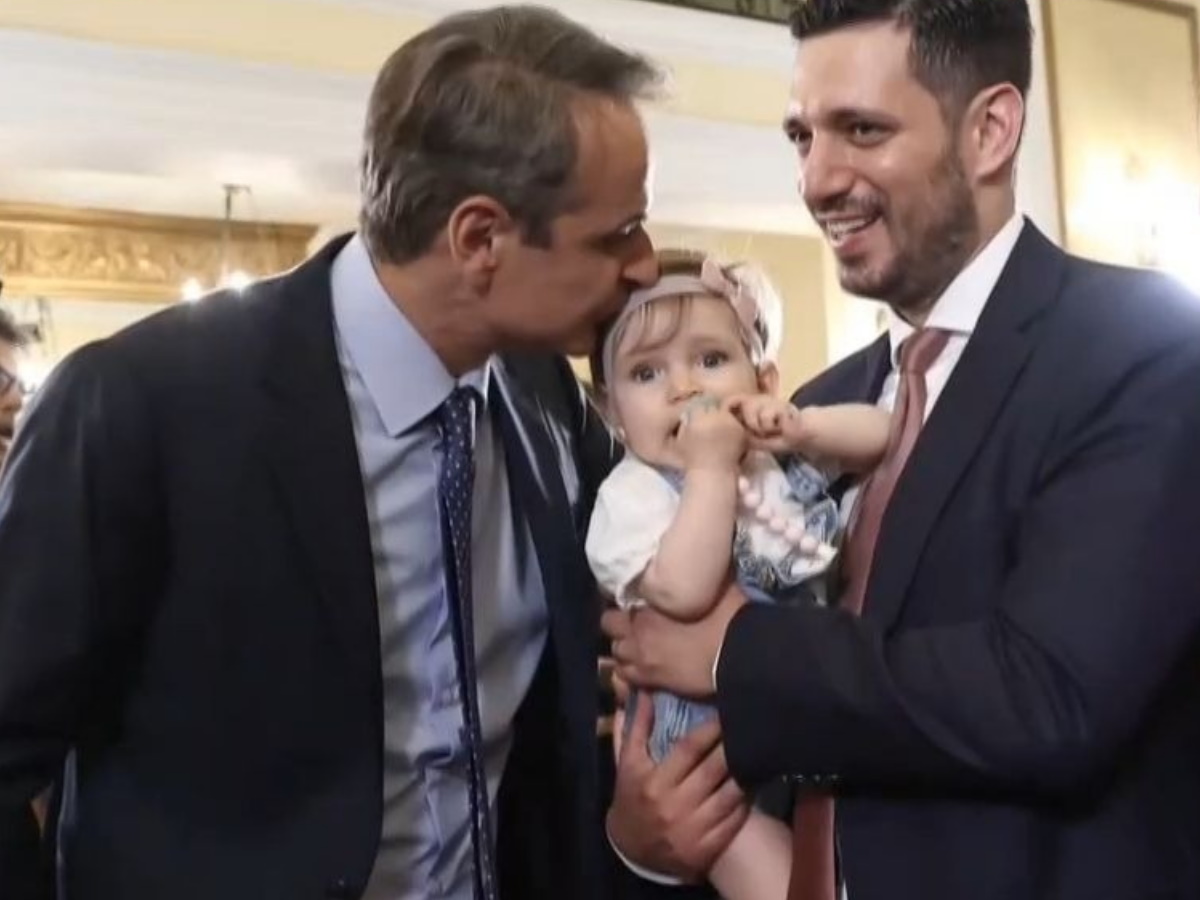 Κυριάκος Μητσοτάκης: Το τρυφερό φιλί στη 10 μηνών κόρη του Κωνσταντίνου Κυρανάκη