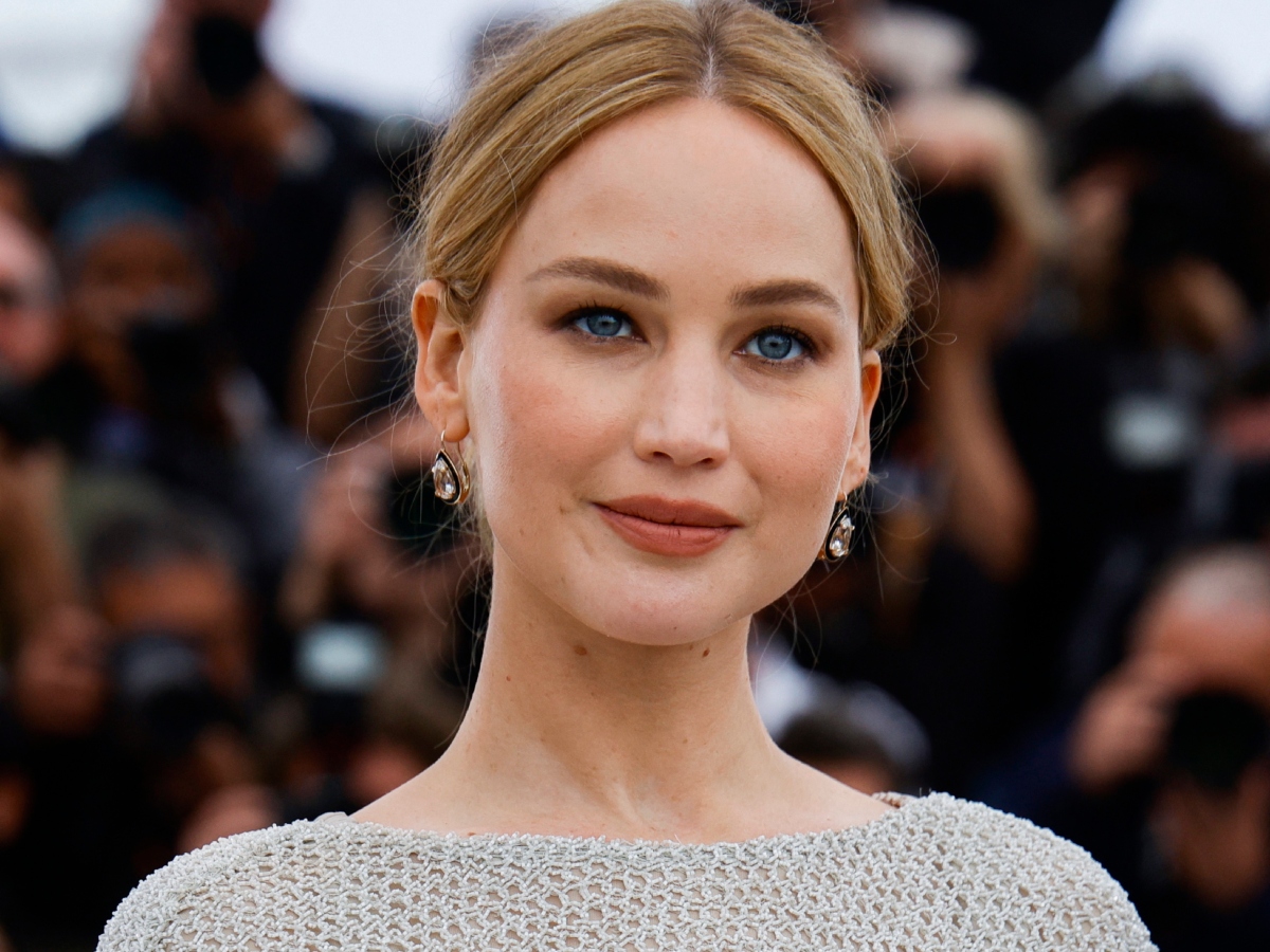 Jennifer Lawrence: Στους δρόμους της Νέας Υόρκης με το πιο cool και girlie χτένισμα