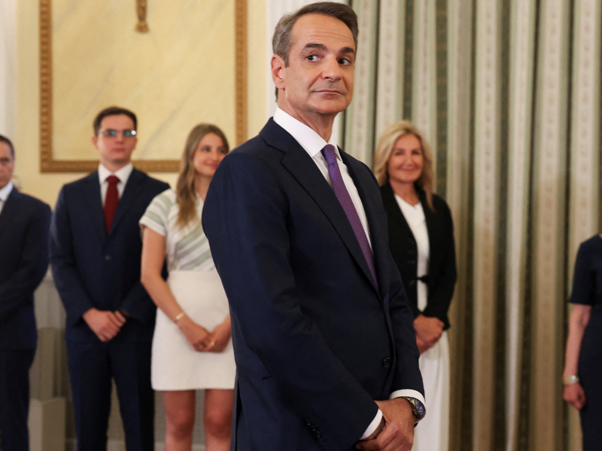 Ο Κυριάκος Μητσοτάκης ορκίστηκε πρωθυπουργός – Στο πλευρό του η Μαρέβα Γκραμπόφσκι και τα τρία του παιδιά