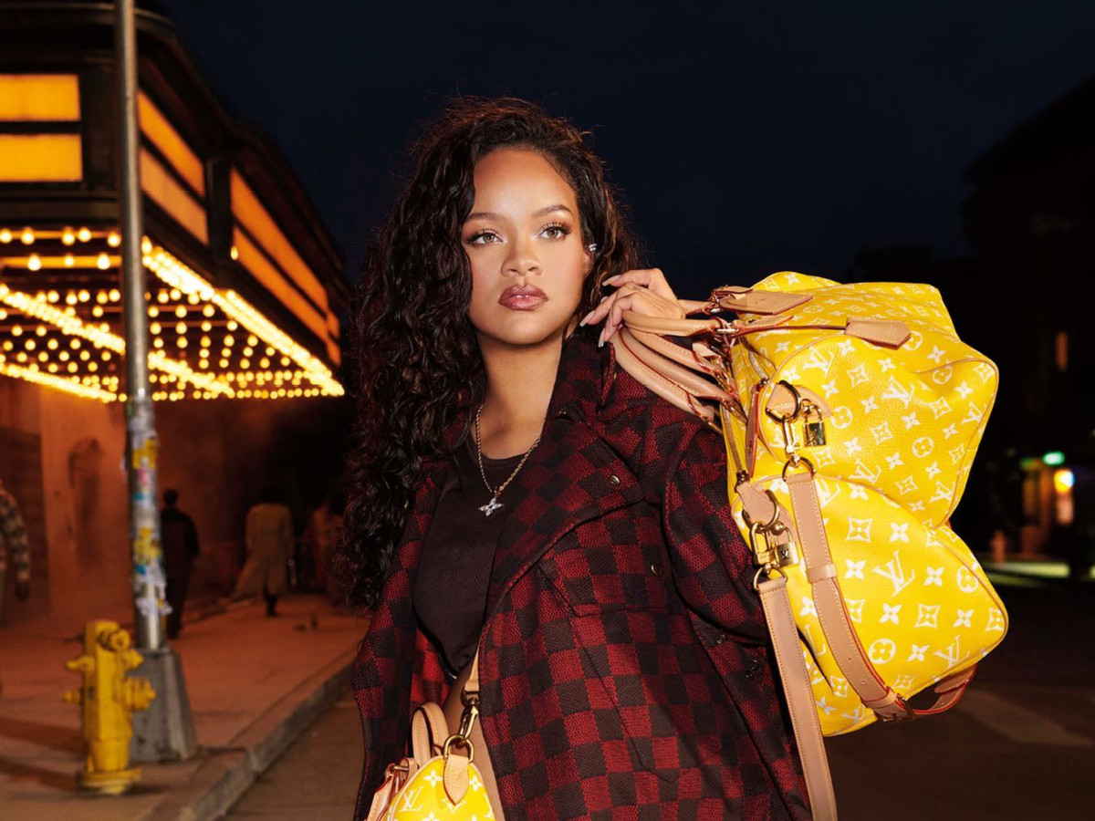 Rihanna: Με Mom on the Go στιλ στην νέα Louis Vuitton καμπάνια