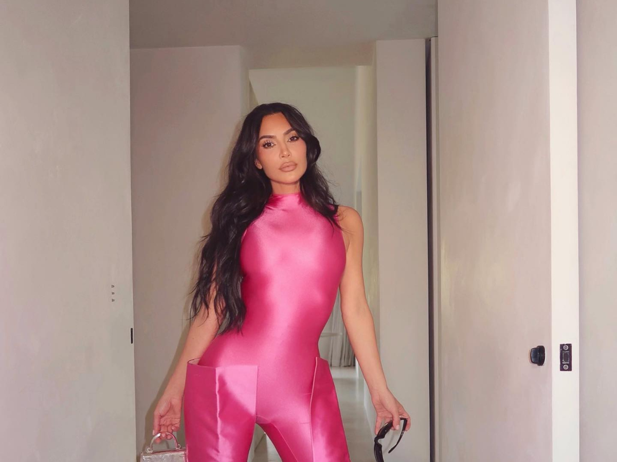 Kim Kardashian: Φόρεσε το πιο Barbicore μαγιό της σεζόν