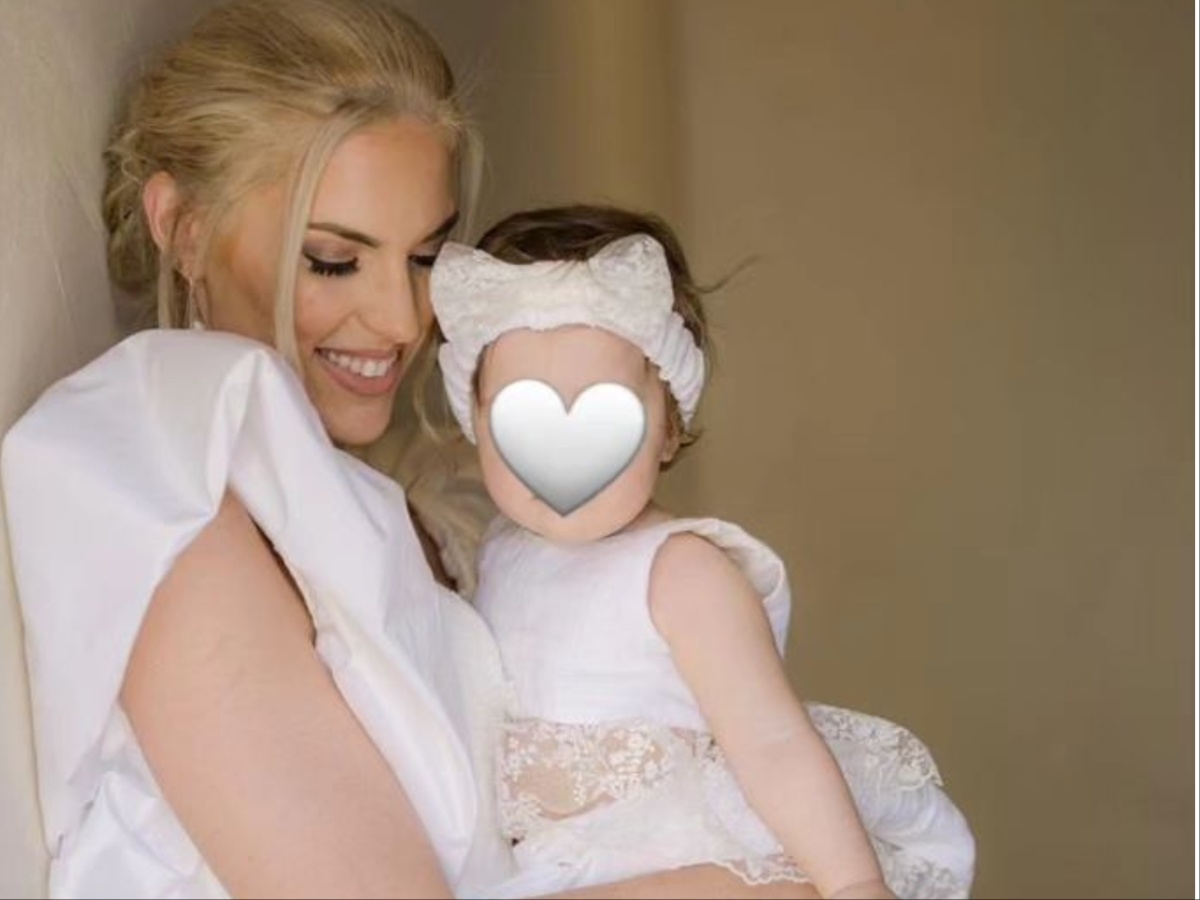 Μαντώ Γαστεράτου: Οι νέες φωτογραφίες από τη βάπτιση της κόρης της, Κυβέλης