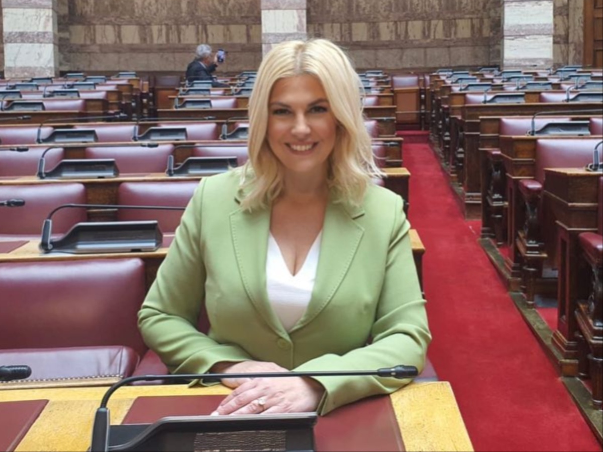 Ράνια Θρασκιά: Το δημόσιο μήνυμα για την πρώτη της μέρα στη Βουλή