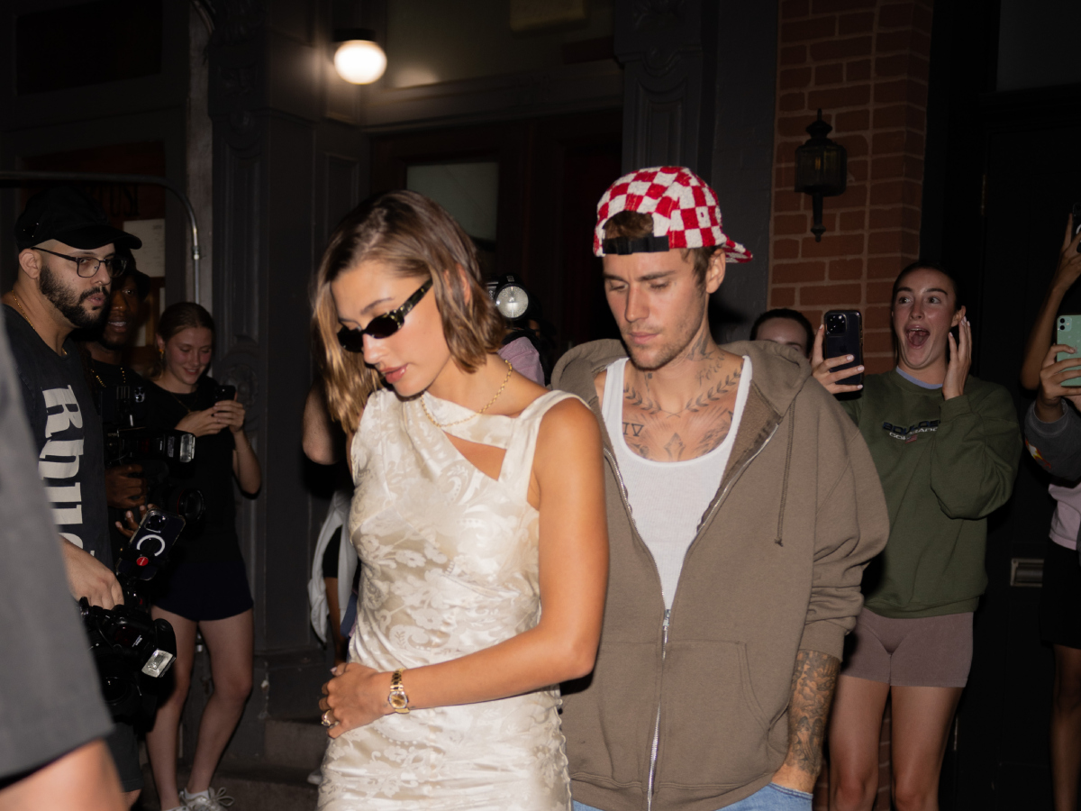 Hailey Bieber: Θέλουμε το λευκό φόρεμα που φόρεσε σε date με τον Justin Bieber