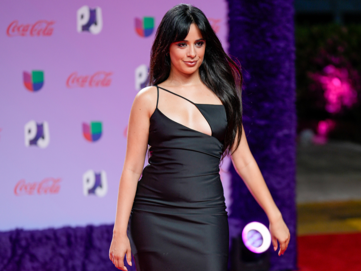 Camila Cabello: Με cut out silk gown κόβει την ανάσα στο κόκκινο χαλί!