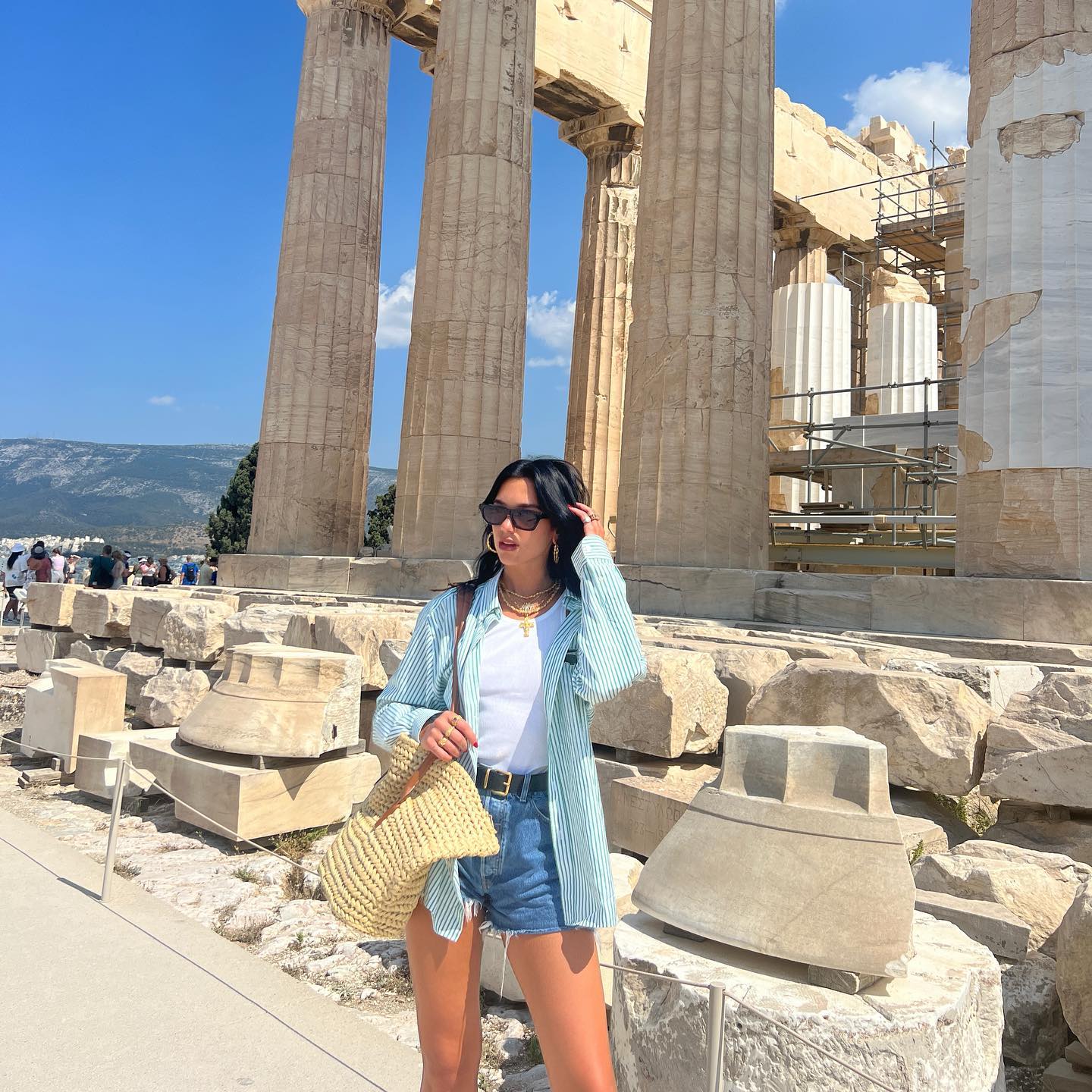 Dua Lipa: Μετά τη Σίφνο, στην Ακρόπολη - Δείτε τις Φωτογραφίες