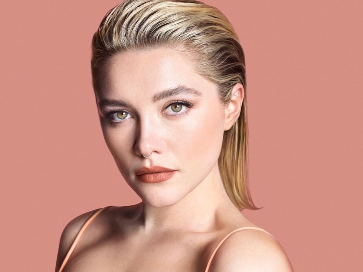 Florence Pugh: Με buzz cut και ροζ απόχρωση στα μαλλιά της έκανε την πιο ανατρεπτική εμφάνιση στο Couture show του Valentino